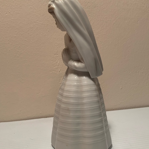 Lladro Nao First Communion Figurine - Picture 3 of 8